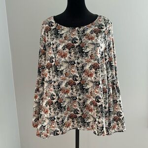 Flared sleeve blouse. Sanctuary Brand. Size Medium